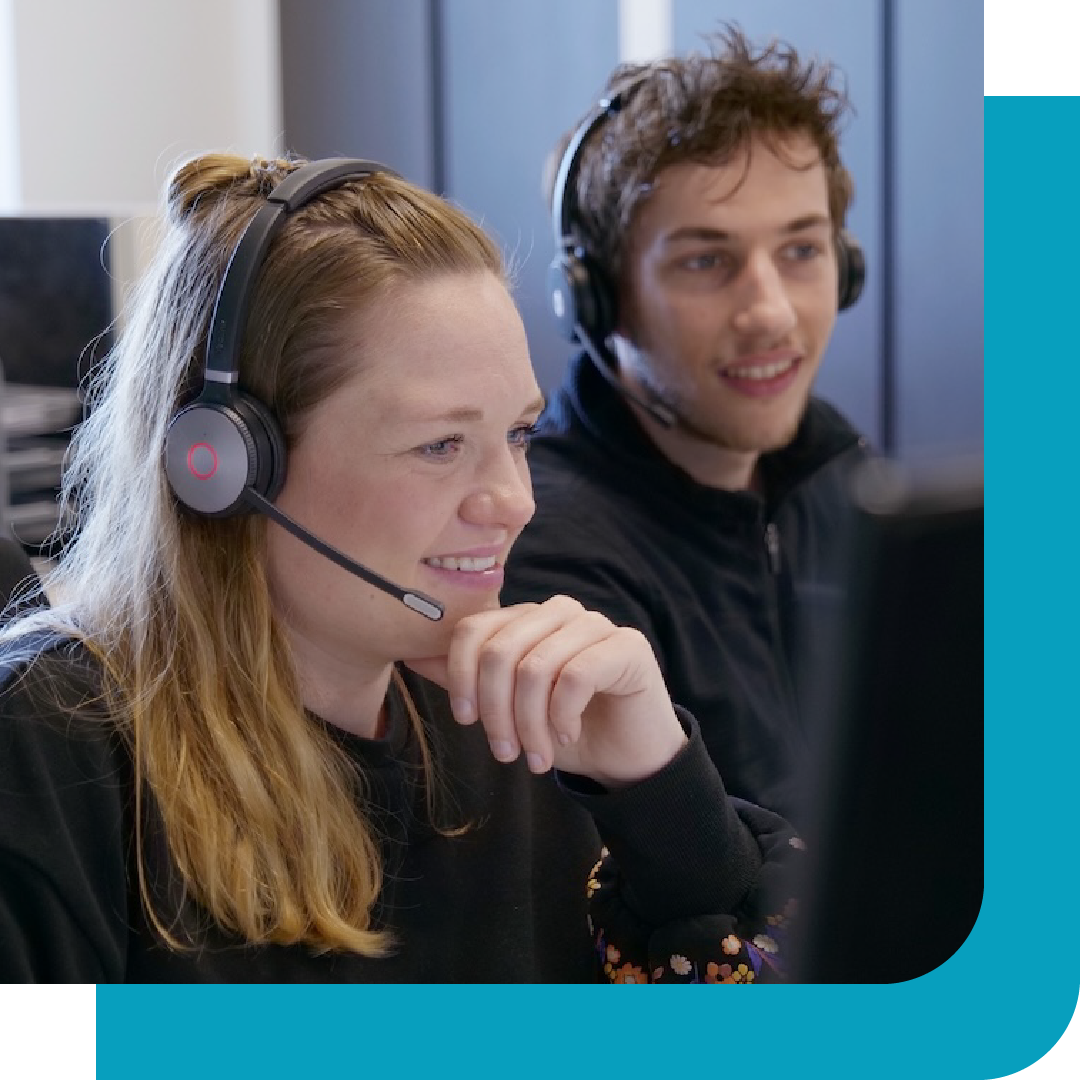UPTA supportmedewerkers Rowan en Nick in gesprek