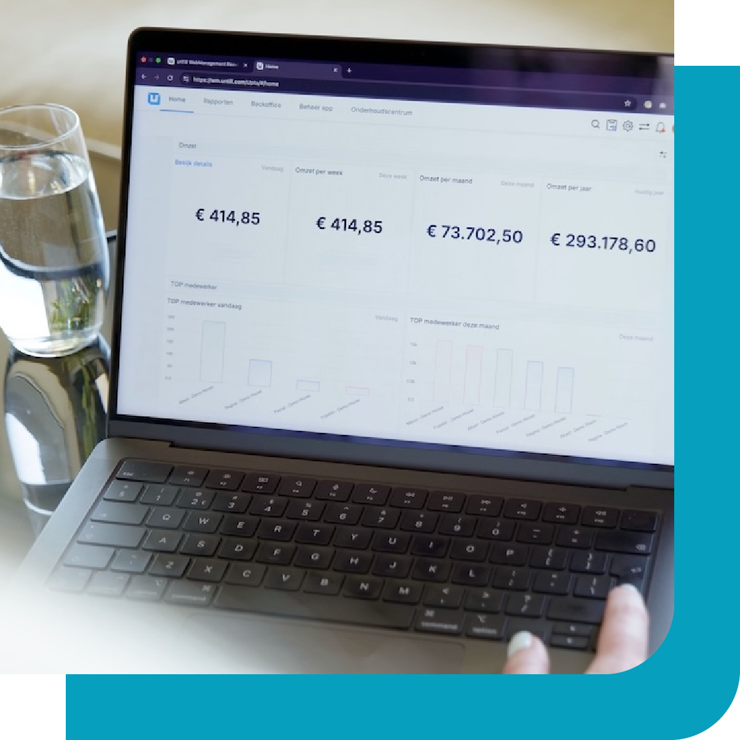 untill webmanagement op een laptop